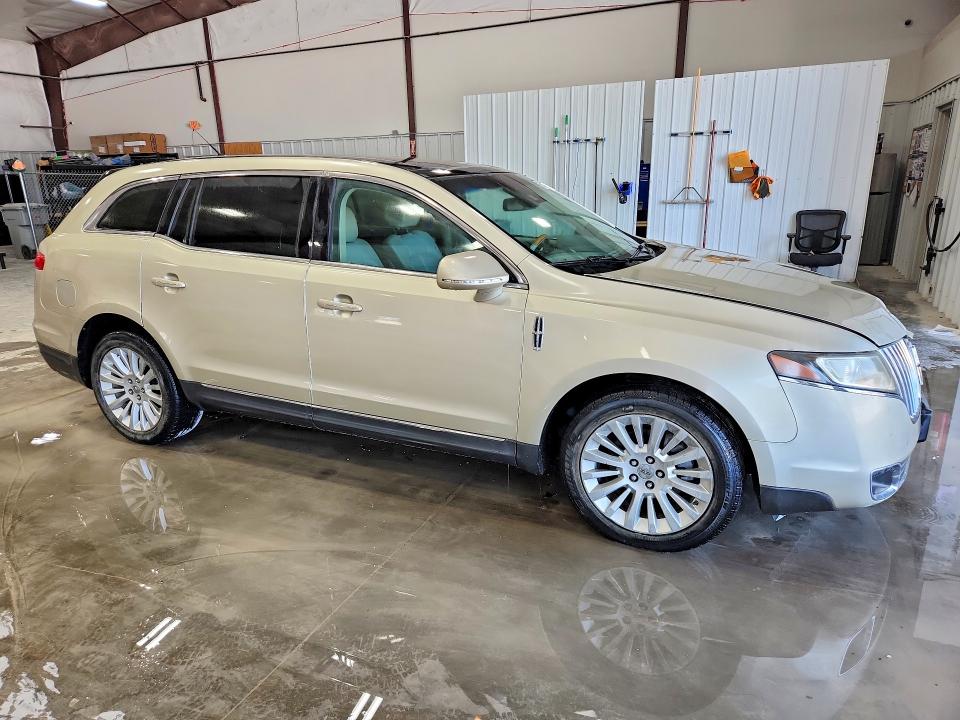 Photo 4 from auction – 2011 LINCOLN MKT with VIN 2LMHJ5ARXBBJ52136
