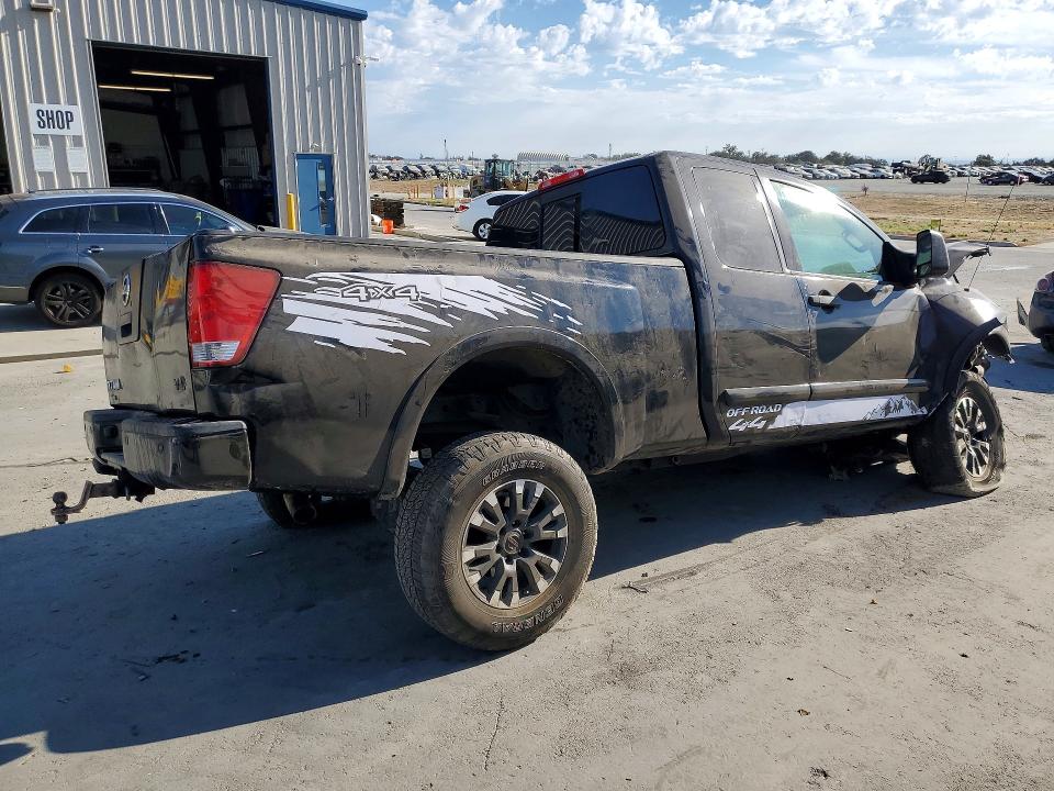 Снимка 3 от търг – 2012 NISSAN TITAN с VIN 1N6AA0CCXCN330420