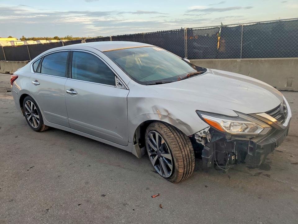 Photo 4 from auction – 2017 NISSAN ALTIMA with VIN 1N4AL3AP4HC197814