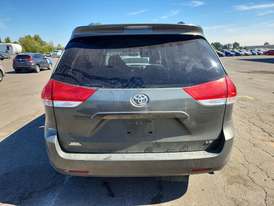 Photo 6 from auction – 2013 TOYOTA SIENNA with VIN 5TDKK3DC4DS299214