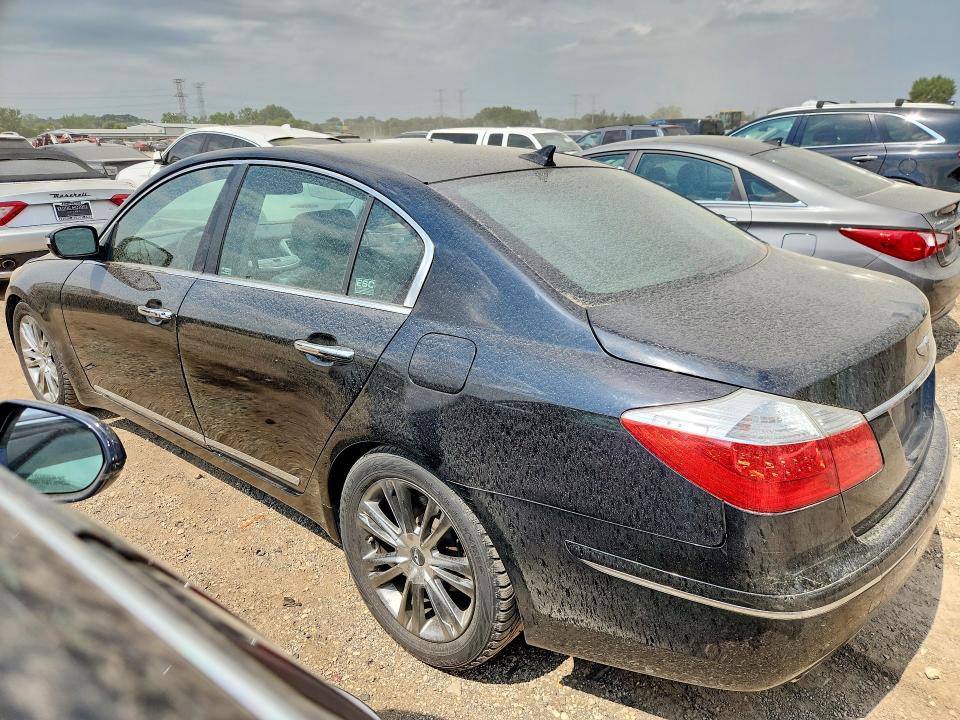 Photo 2 from auction – 2011 HYUNDAI GENESIS with VIN KMHGC4DE2BU122398