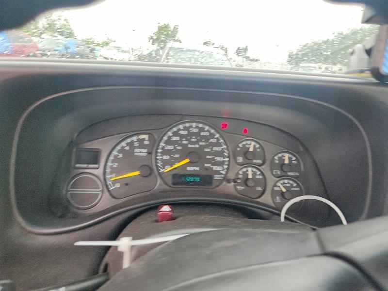 Photo 9 from auction – 2000 CHEVROLET SILVERADO with VIN 1GCEC14W9YZ309040
