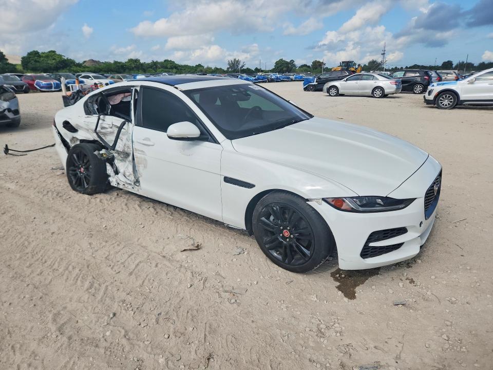 Zdjęcie 4 z aukcji – 2020 JAGUAR XE z VIN SAJAE4FX1LCP57883