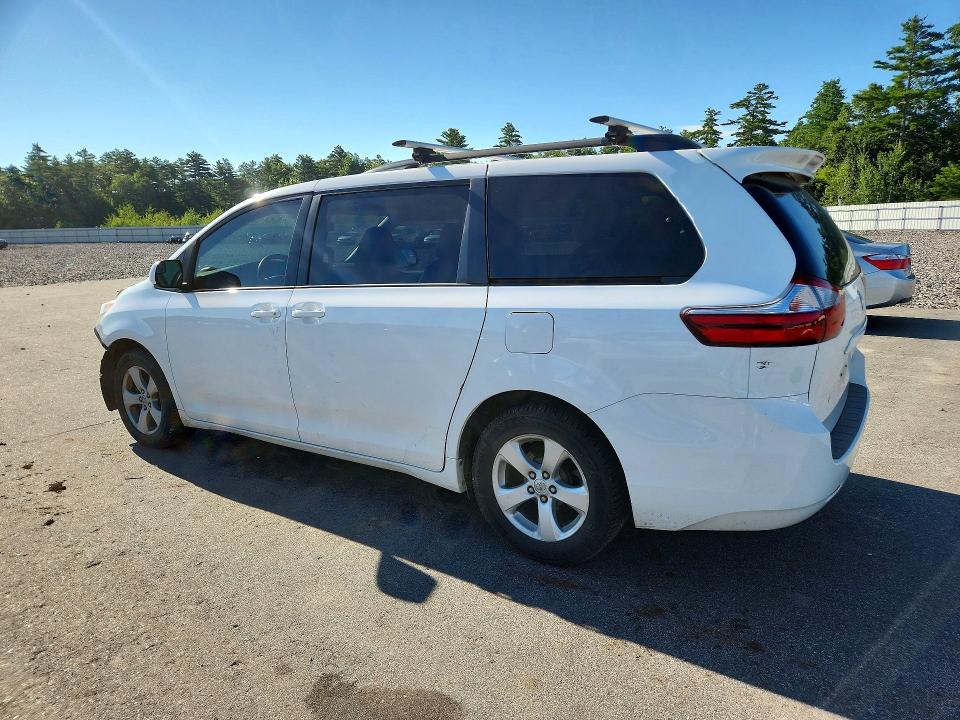 Photo 2 from auction – 2017 TOYOTA SIENNA with VIN 5TDKZ3DC8HS875601
