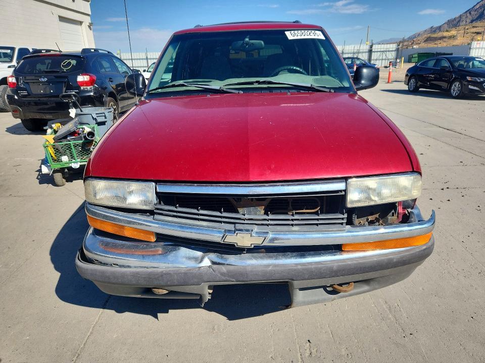 Photo 5 from auction – 1998 CHEVROLET BLAZER with VIN 1GNDT13W2W2135788