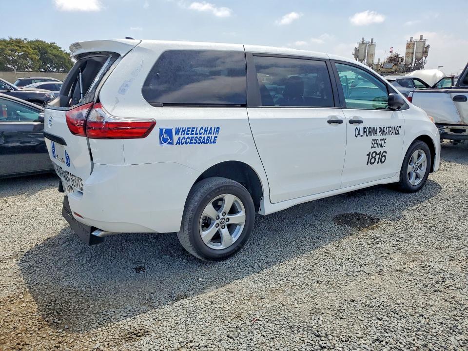 Photo 3 from auction – 2020 TOYOTA SIENNA with VIN 5TDZZ3DCXLS042454