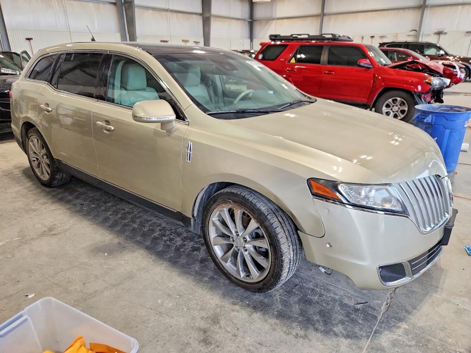 Photo 4 from auction – 2010 LINCOLN MKT with VIN 2LMHJ5ATXABJ26663