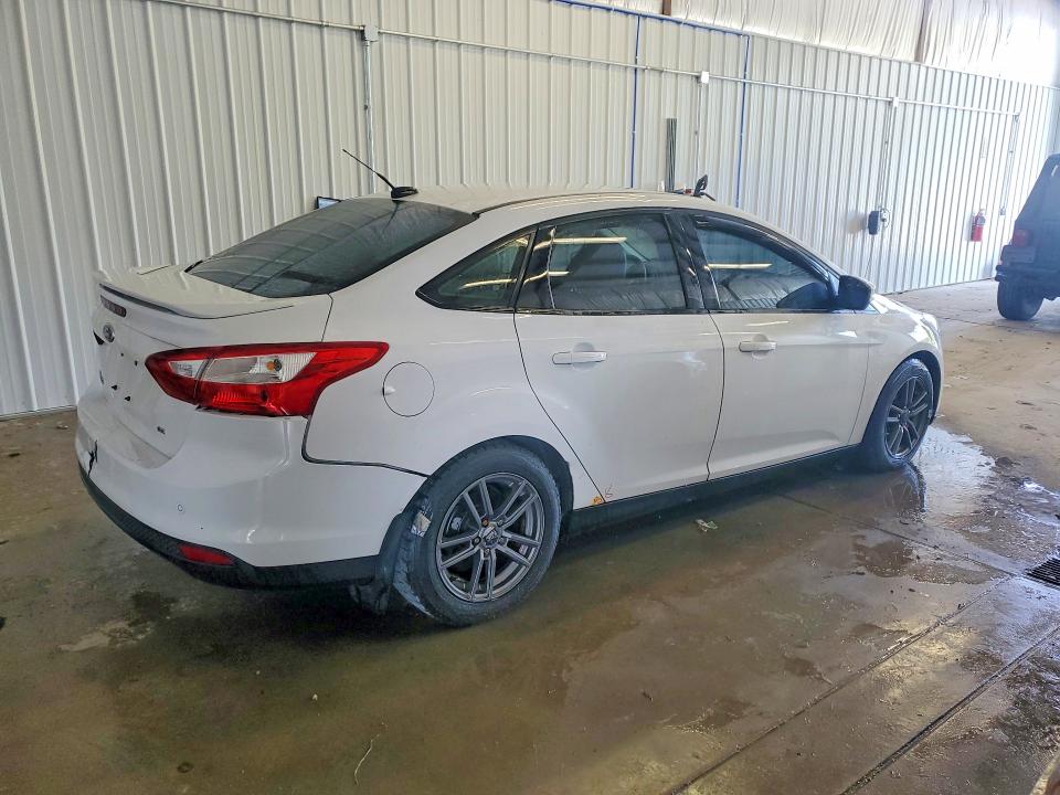 Photo 3 from auction – 2014 FORD FOCUS with VIN 1FADP3F24EL292688