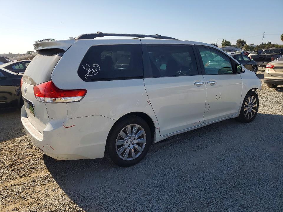 Photo 3 from auction – 2014 TOYOTA SIENNA with VIN 5TDYK3DC8ES415414