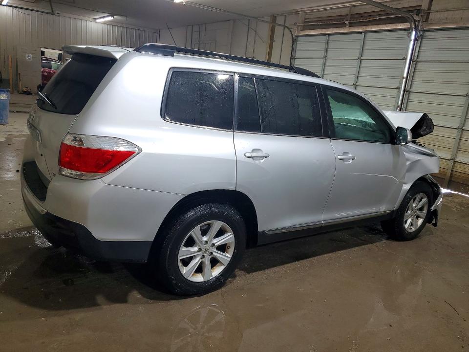 Photo 3 from auction – 2012 TOYOTA HIGHLANDER with VIN 5TDBK3EH9CS165453