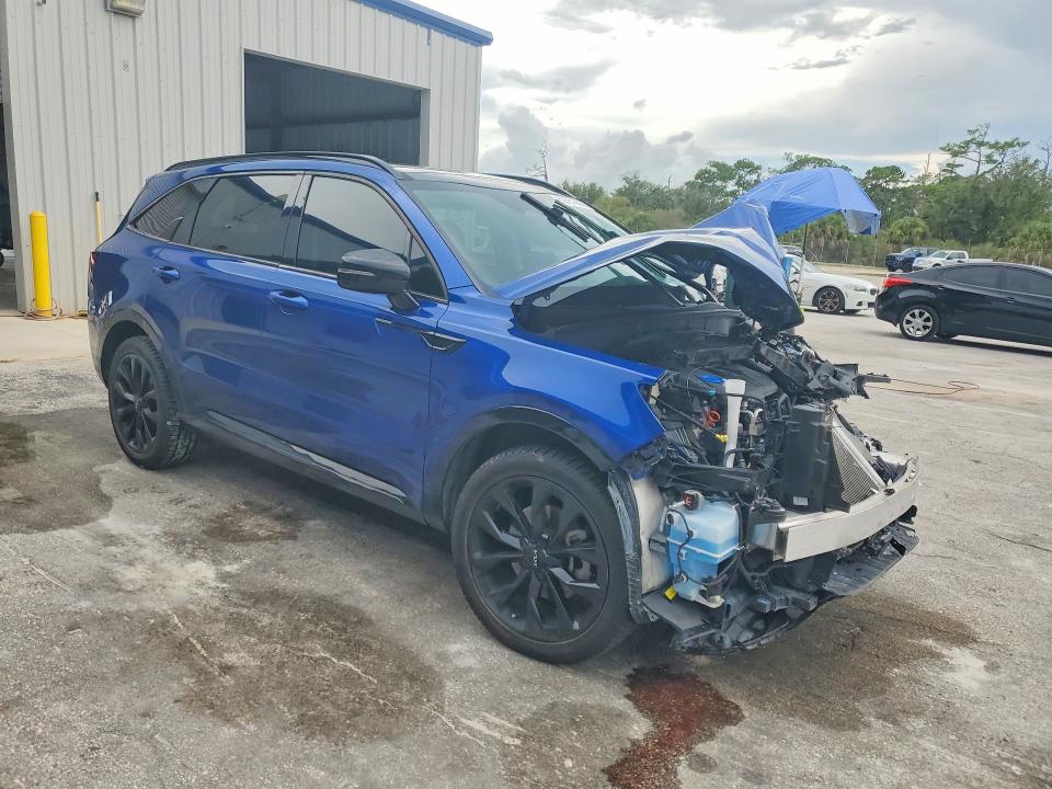 Photo 4 from auction – 2022 KIA SORENTO with VIN 5XYRK4LF4NG125688