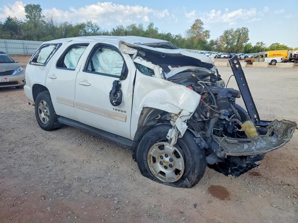 Photo 4 from auction – 2011 CHEVROLET TAHOE with VIN 1GNSCAE04BR230032