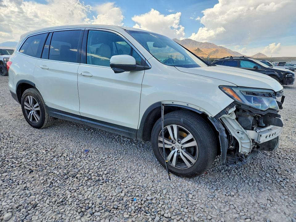 Снимка 4 от търг – 2017 HONDA PILOT с VIN 5FNYF6H55HB015031