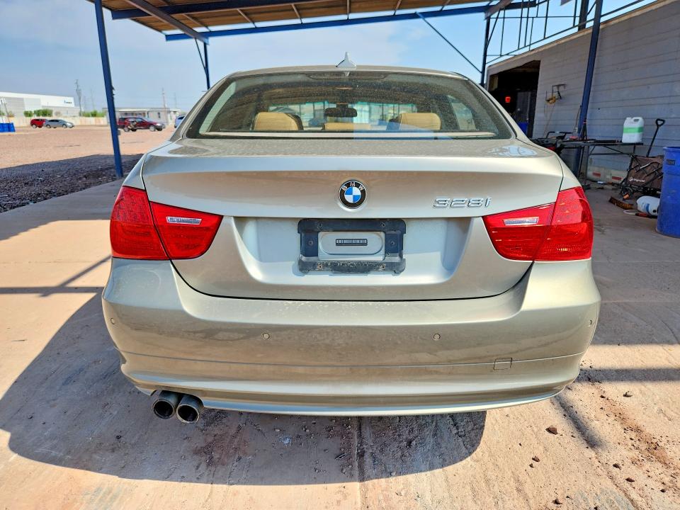 Photo 6 from auction – 2010 BMW 328 with VIN WBAPH7G57ANM54006