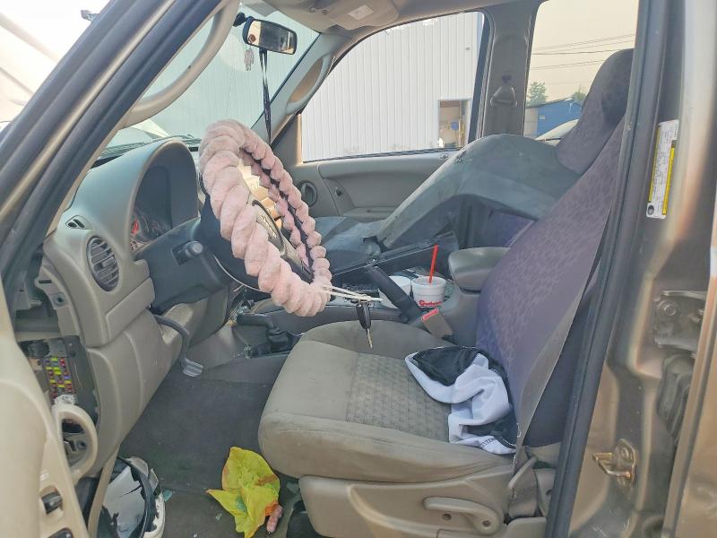 Photo 7 from auction – 2005 JEEP LIBERTY with VIN 1J4GL48K95W677419