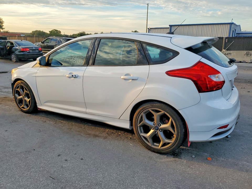 Photo 2 from auction – 2014 FORD FOCUS with VIN 1FADP3L92EL223936