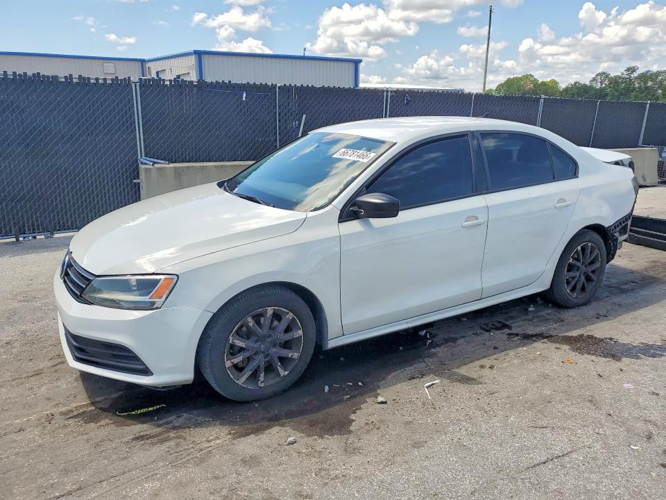 Снимка 1 от търг – 2015 VOLKSWAGEN JETTA с VIN 3VWD17AJ6FM355515