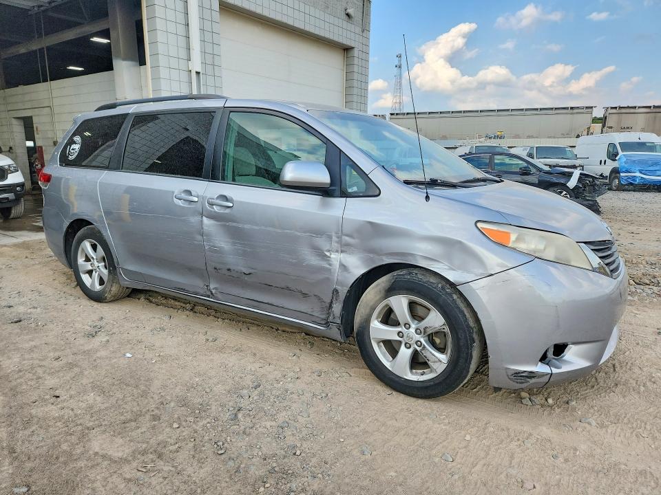 Photo 4 from auction – 2013 TOYOTA SIENNA with VIN 5TDKK3DC2DS281598