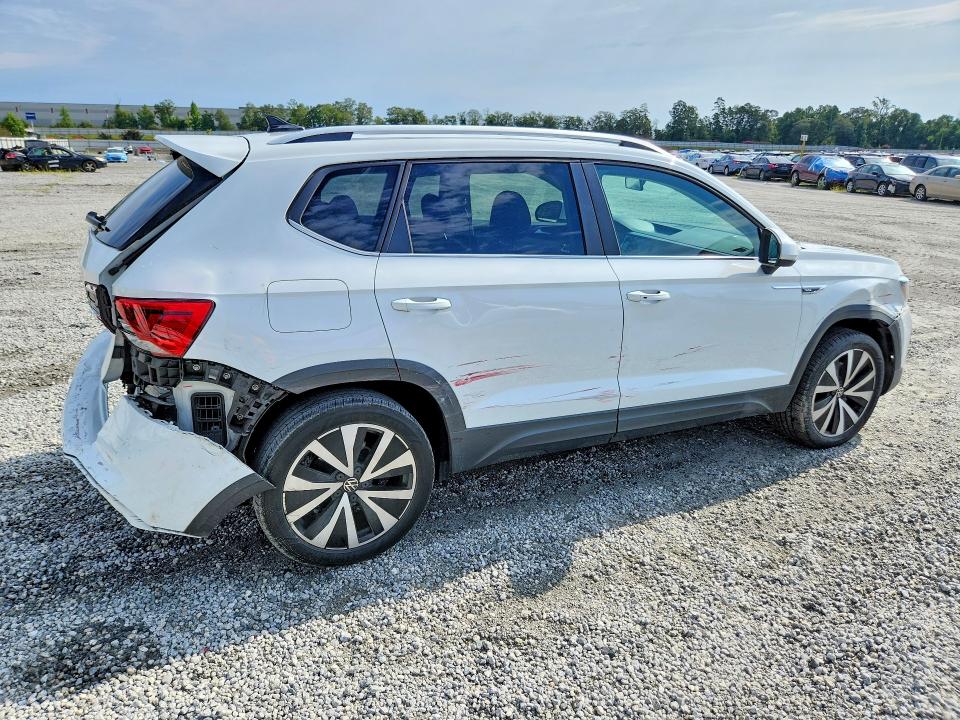 Снимка 3 от търг – 2022 VOLKSWAGEN TAOS с VIN 3VVTX7B29NM032922