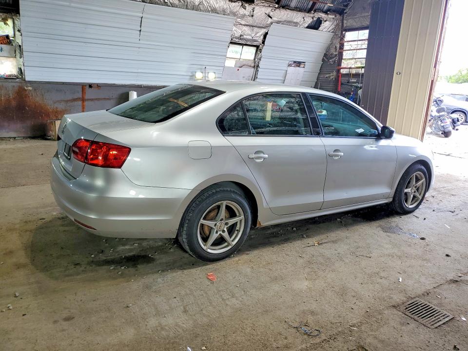 Photo 3 from auction – 2011 VOLKSWAGEN JETTA with VIN 3VW2K7AJ2BM024249