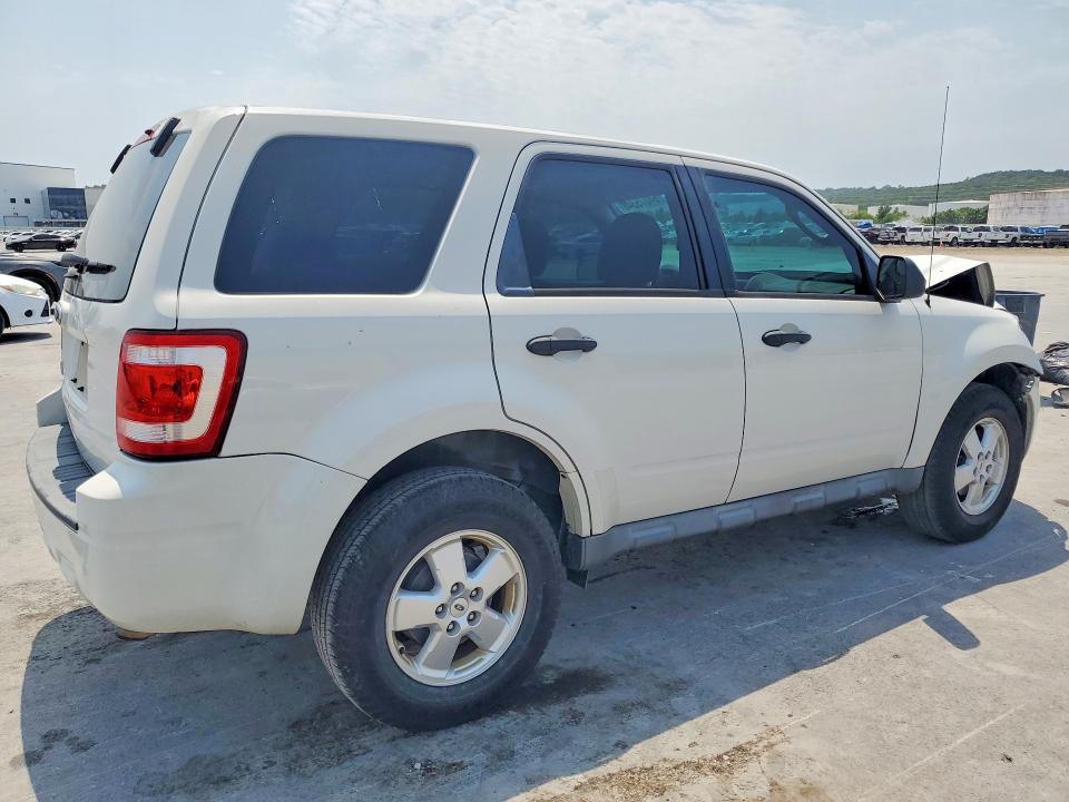 Zdjęcie 3 z aukcji – 2011 FORD ESCAPE z VIN 1FMCU0C70BKC64249