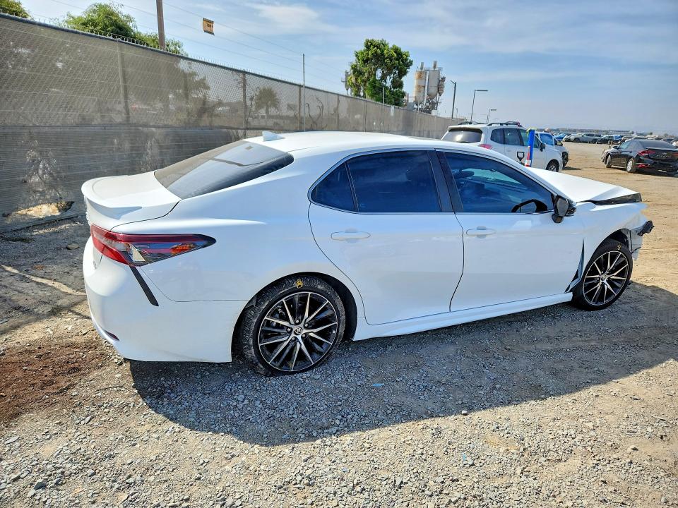 Photo 3 from auction – 2024 TOYOTA CAMRY HYBRID with VIN 4T1S31AK6RU623209