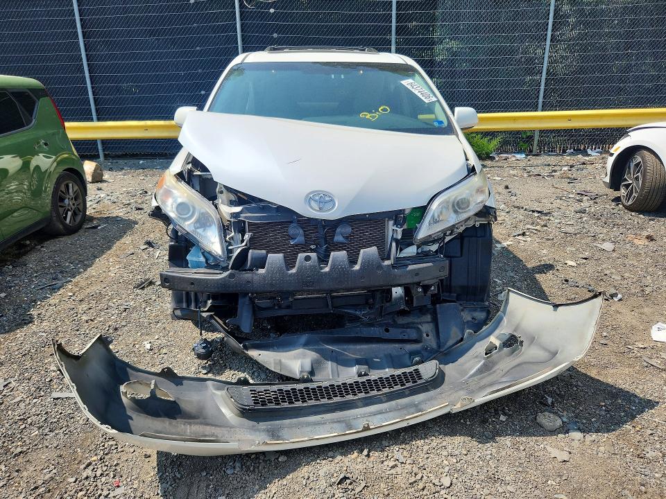 Photo 5 from auction – 2015 TOYOTA SIENNA with VIN 5TDDK3DC8FS116344