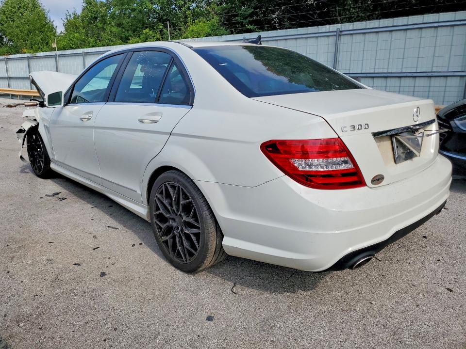 Снимка 2 от търг – 2012 MERCEDES-BENZ C с VIN WDDGF8BB6CR214362