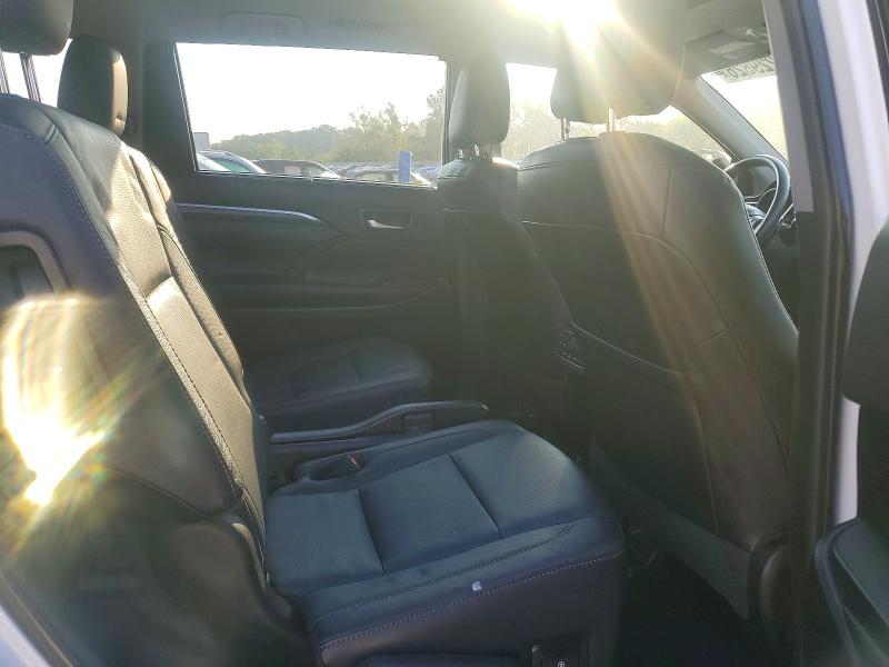 Photo 11 from auction – 2019 TOYOTA HIGHLANDER with VIN 5TDDZRFH0KS744092