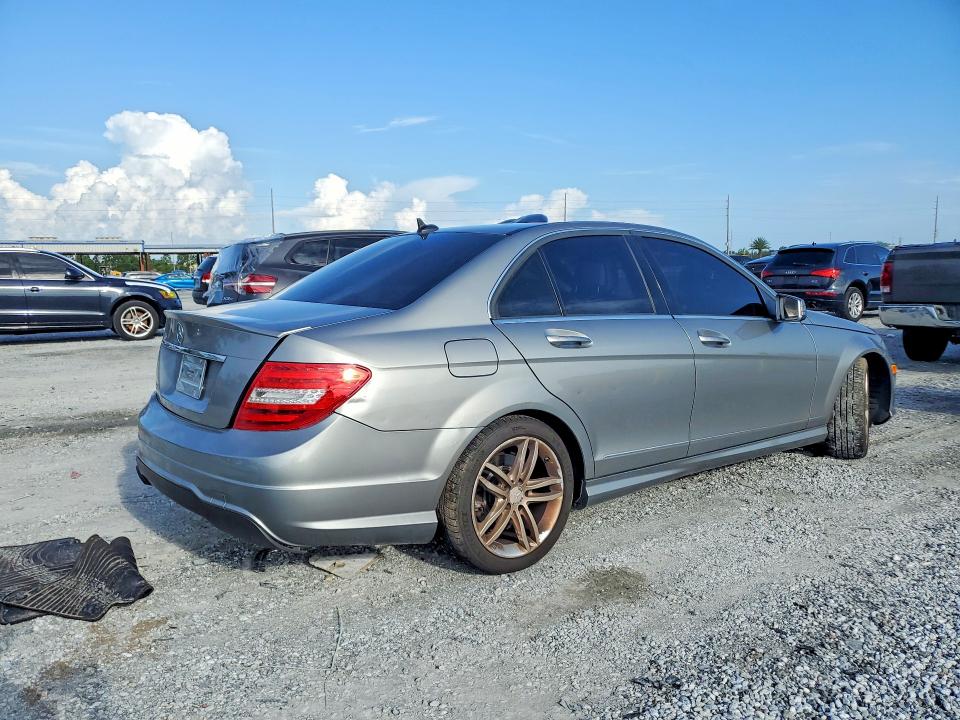 Photo 3 from auction – 2014 MERCEDES-BENZ C with VIN WDDGF4HB6EA948954