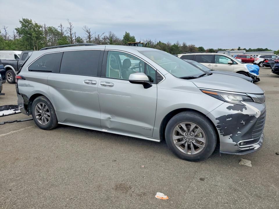 Photo 4 from auction – 2021 TOYOTA SIENNA with VIN 5TDYRKEC4MS012484