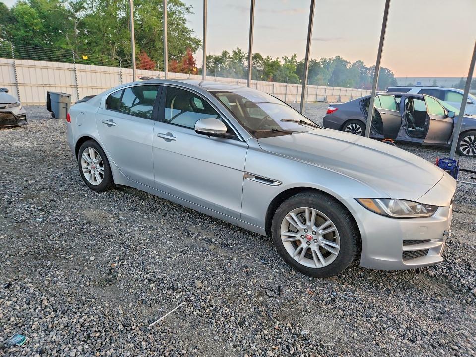 صورة رقم 4 من المزاد - 2018 JAGUAR XE مع VIN SAJAJ4FN2JCP24253