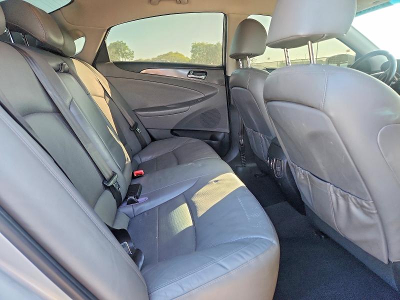 Photo 10 from auction – 2013 HYUNDAI SONATA with VIN KMHEC4A44DA071798