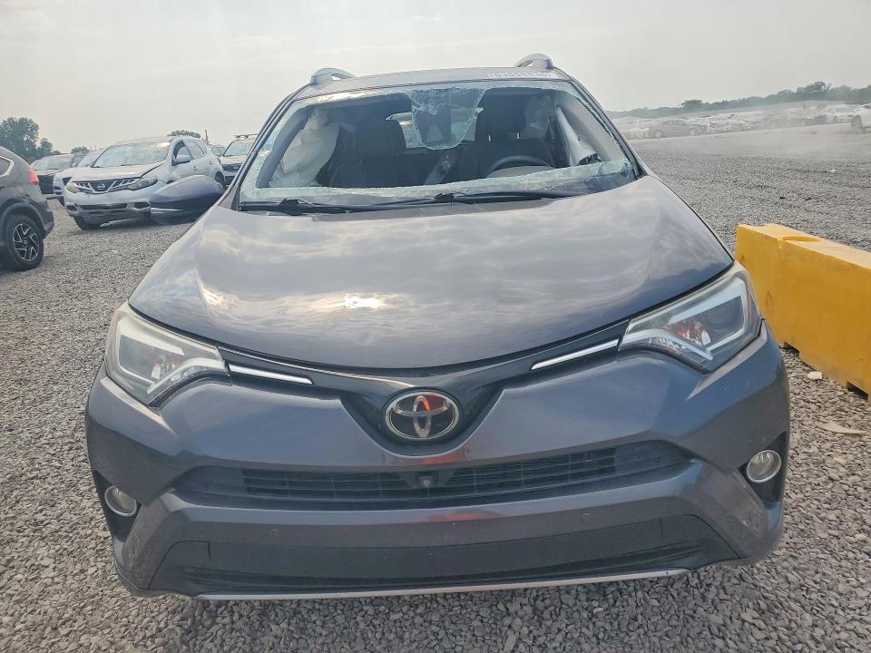 Фото 5 с аукциона – 2017 TOYOTA RAV4 с VIN 2T3DFREV8HW583482