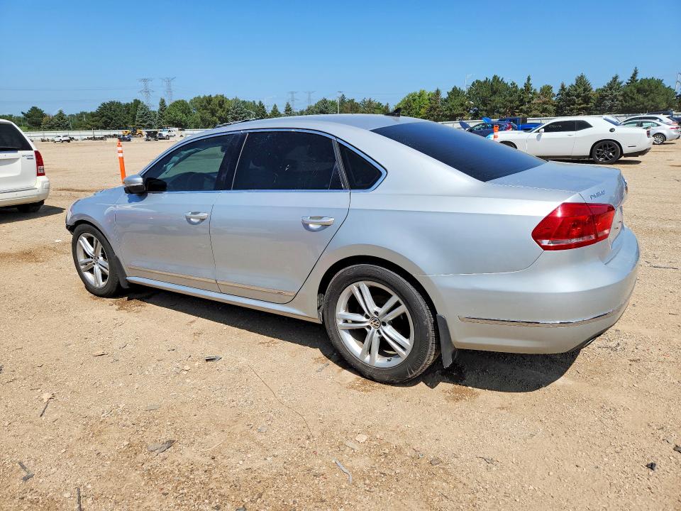 Снимка 2 от търг – 2015 VOLKSWAGEN PASSAT с VIN 1VWBT7A38FC052286