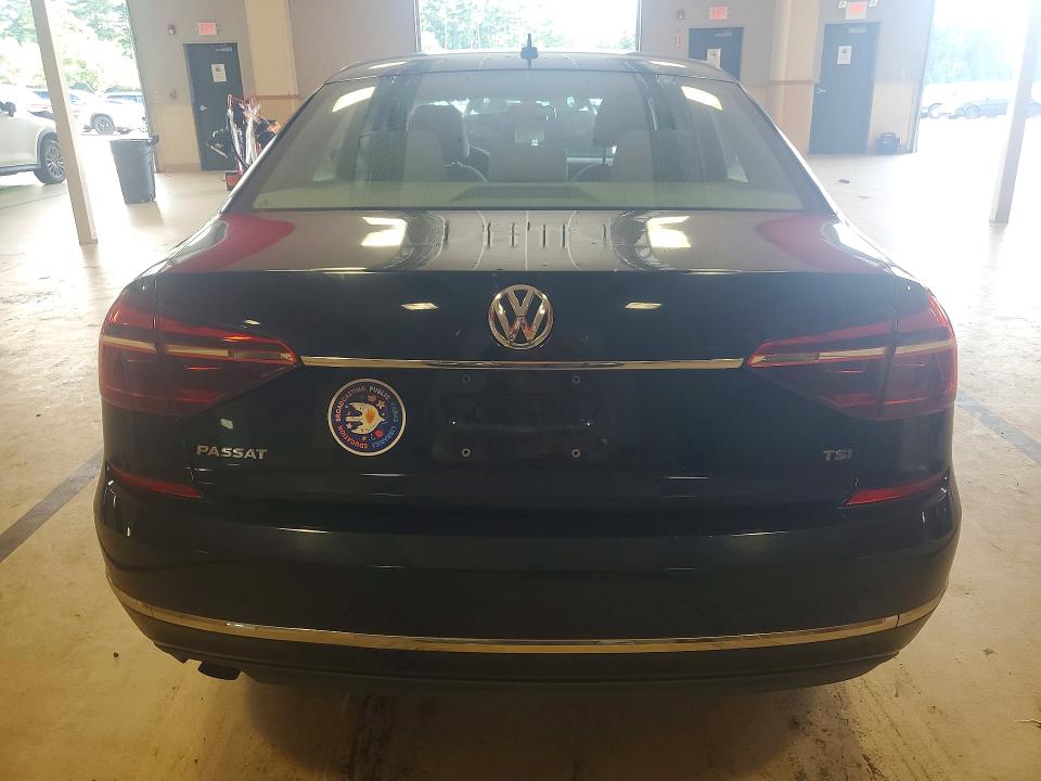 Фото 6 с аукциона – 2017 VOLKSWAGEN PASSAT с VIN 1VWAT7A32HC014583