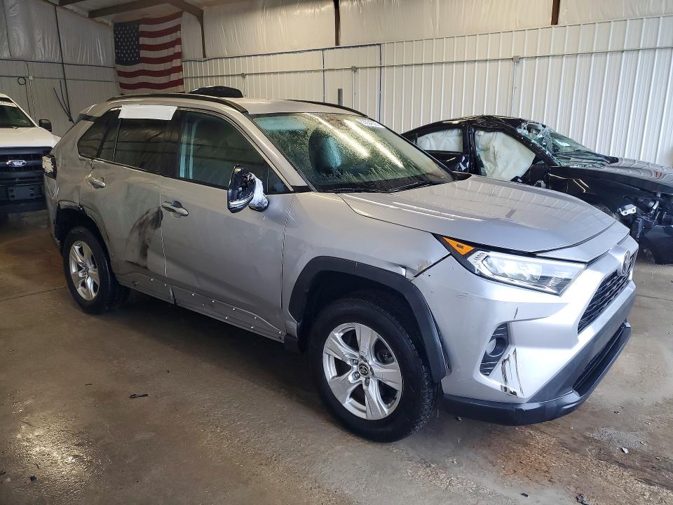 Photo 4 from auction – 2021 TOYOTA RAV4 with VIN 2T3W1RFV8MC137110