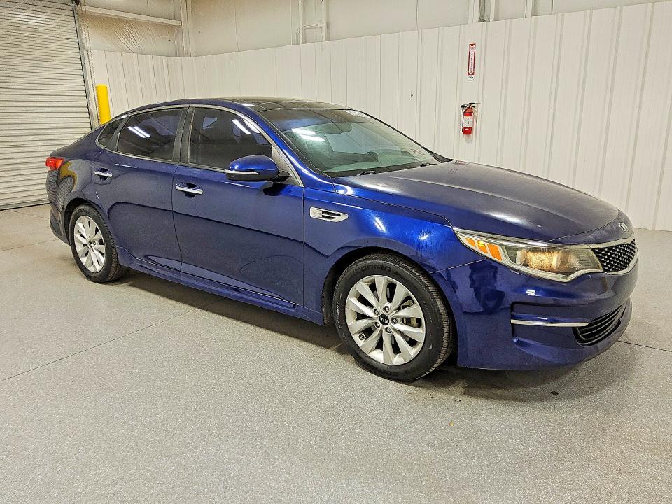 Photo 4 from auction – 2016 KIA OPTIMA with VIN 5XXGU4L31GG010352