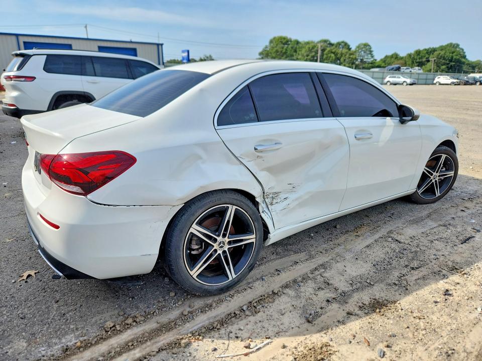 Снимка 3 от търг – 2019 MERCEDES-BENZ A с VIN WDD3G4EB7KW000724