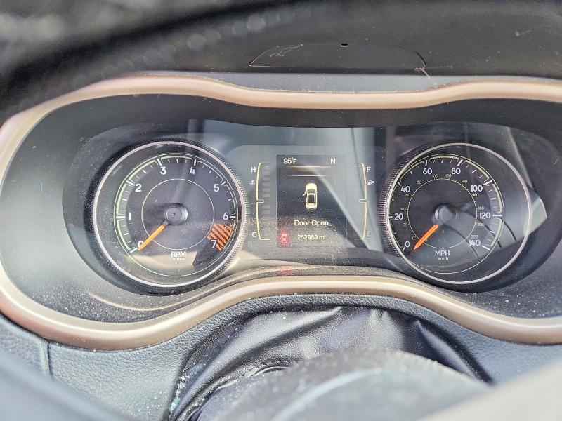 Photo 9 from auction – 2015 JEEP CHEROKEE with VIN 1C4PJLCB4FW542086
