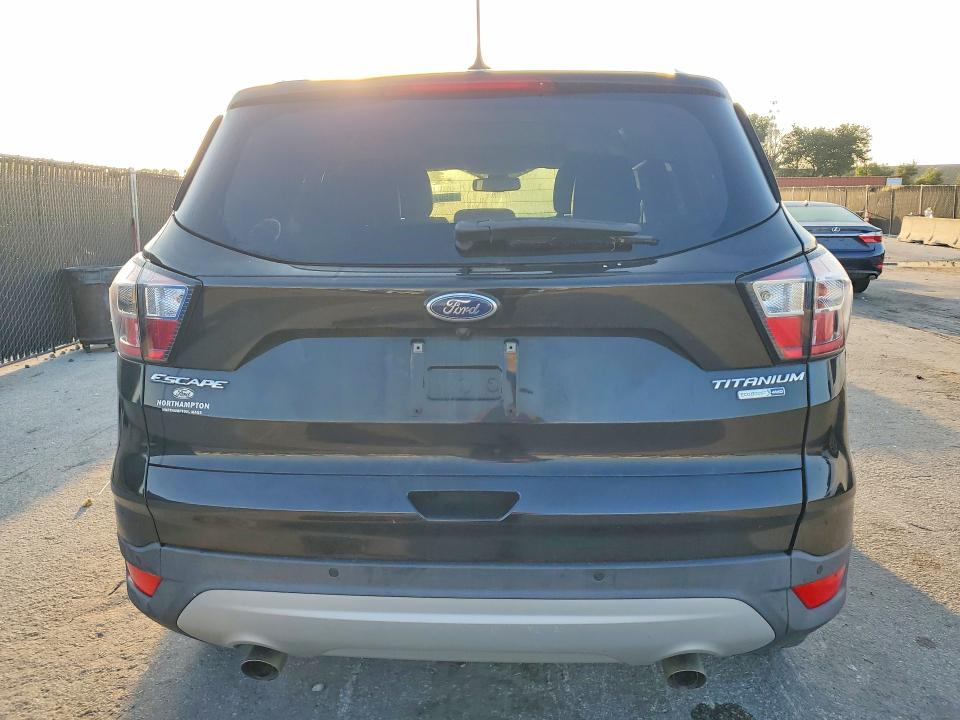 Photo 6 from auction – 2018 FORD ESCAPE with VIN 1FMCU9J92JUB33254