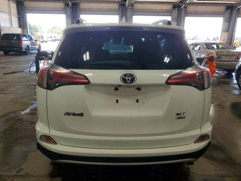 Photo 6 from auction – 2017 TOYOTA RAV4 with VIN JTMRFREV6HJ163434