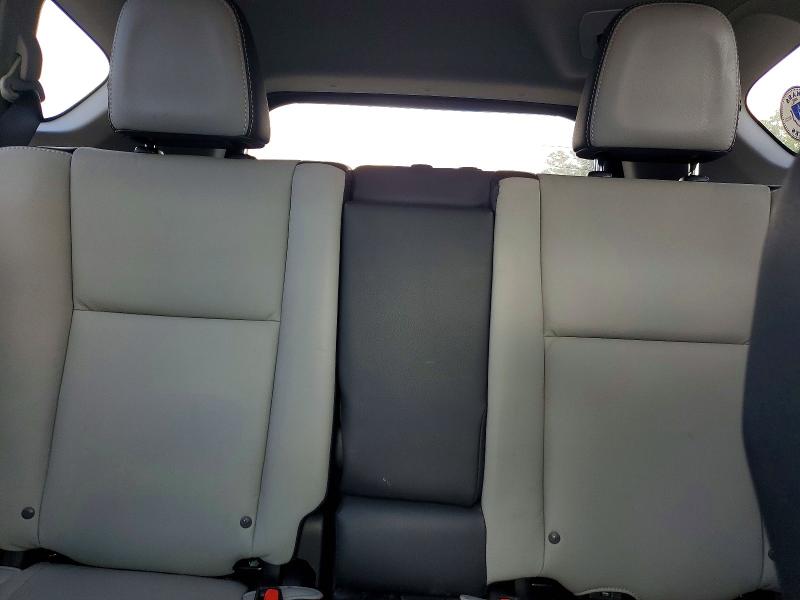 Photo 10 from auction – 2018 TOYOTA RAV4 with VIN 2T3DFREV2JW713424