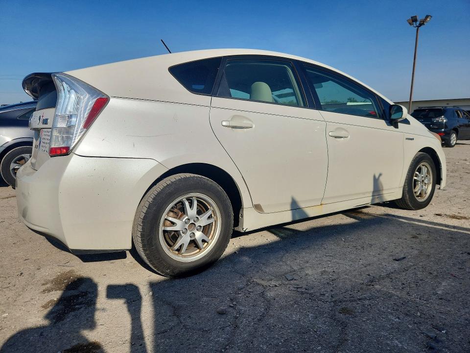 Photo 3 from auction – 2011 TOYOTA PRIUS with VIN JTDKN3DU4B0263068