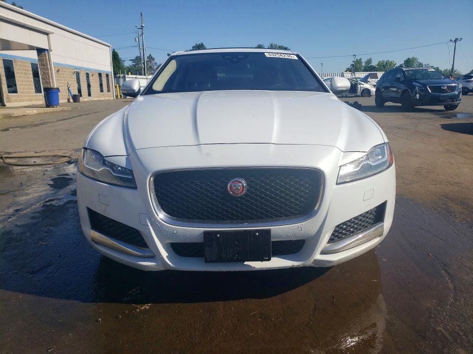 Photo 5 from auction – 2018 JAGUAR XF with VIN SAJBN4EV9JCY53312