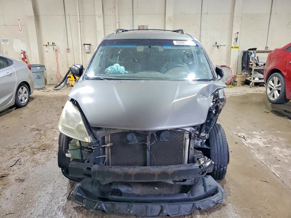Photo 5 from auction – 2004 TOYOTA SIENNA with VIN 5TDZA23C94S207043