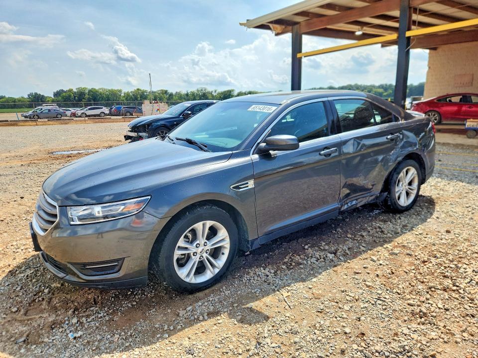 FORD TAURUS 2018 with VIN 1FAHP2E85JG132369 - Photo from auction