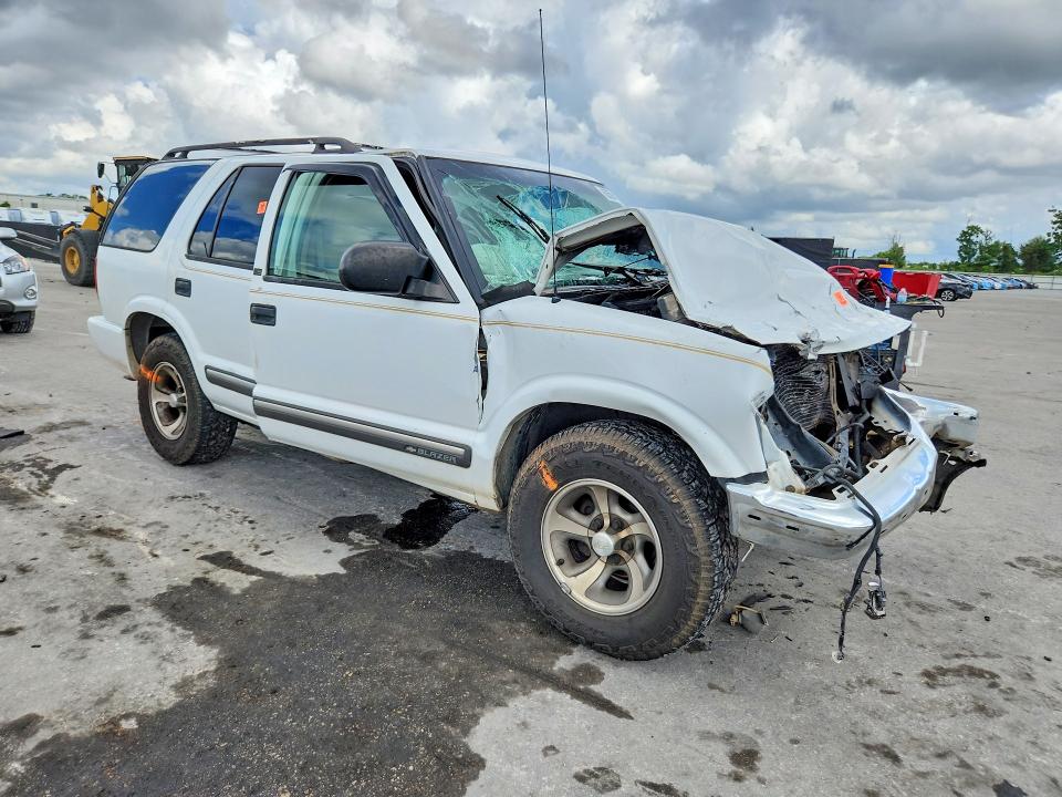 Photo 4 from auction – 2000 CHEVROLET BLAZER with VIN 1GNCS13W2Y2271999
