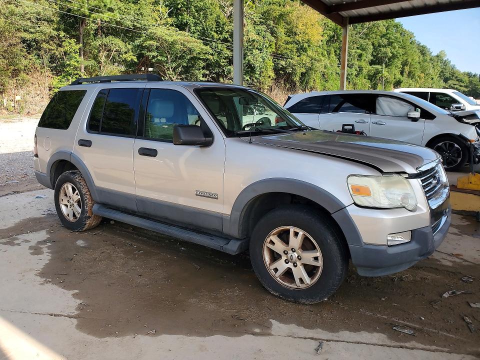 Photo 4 from auction – 2006 FORD EXPLORER with VIN 1FMEU63E46UB67429
