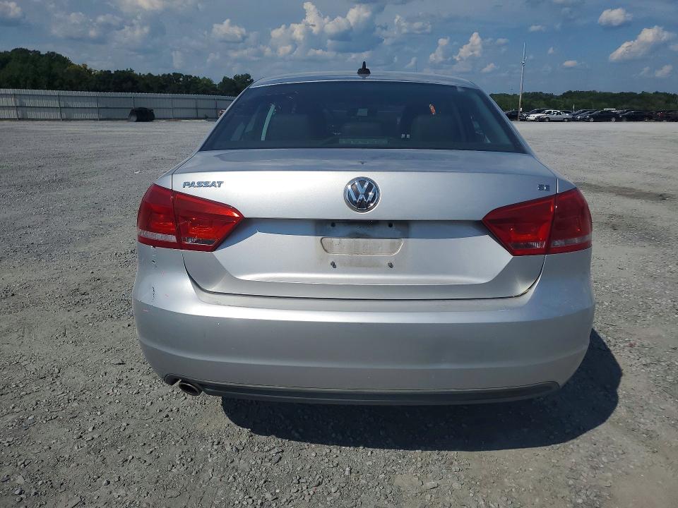 Photo 6 from auction – 2014 VOLKSWAGEN PASSAT with VIN 1VWBP7A32EC015057